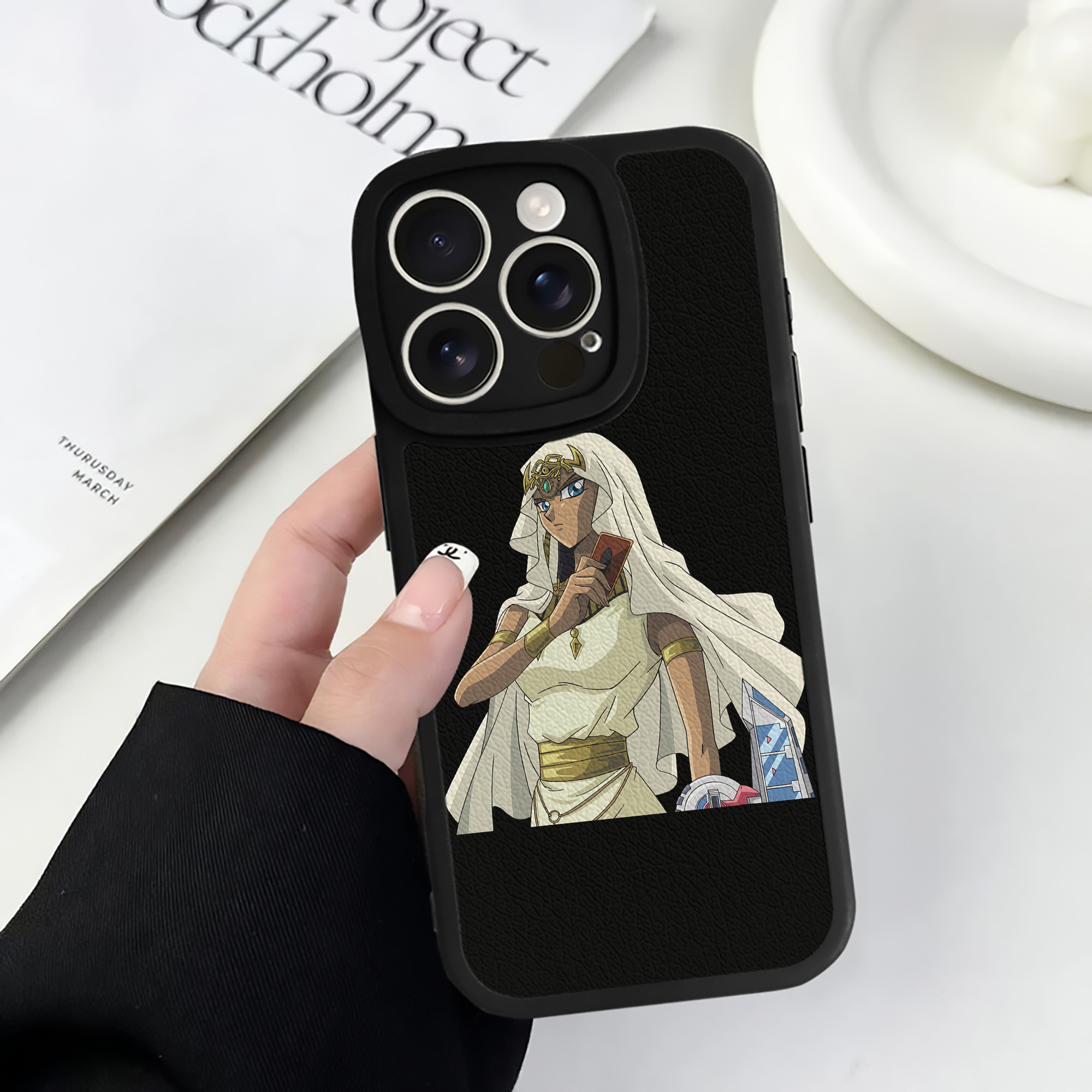 （画像用） 遊☆戯☆王 Yu-Gi-Oh! 【iPhone 16シリーズ対応】シリコンスマホケース（レザー調） 材質：シリコン